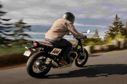 Triumph Rilis Tracker 400, Motor 400 cc Bergaya Flat Track