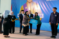 Serahkan KIP di UST, Titiek Dorong Ekosistem Pembelajaran Adaptif