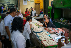 Tinjau Pasar dengan Wawali, Yashinta Temukan Kelangkaan Minyakita
