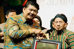 Lima Tokoh Terima Penghargaan Seniman dan Budayawan Kulonprogo