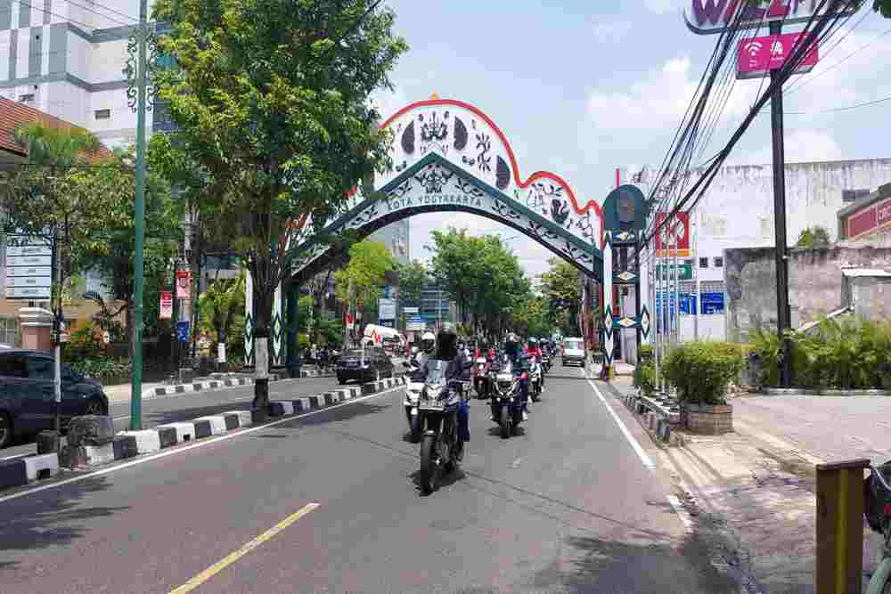 Libur Akhir Tahun, Ini Tips Aman Berkendara Jarak Jauh