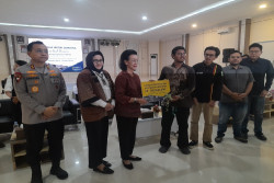 Solidaritas dari Jogja, GKR Hemas Bantu Mahasiswa Korban Bencana