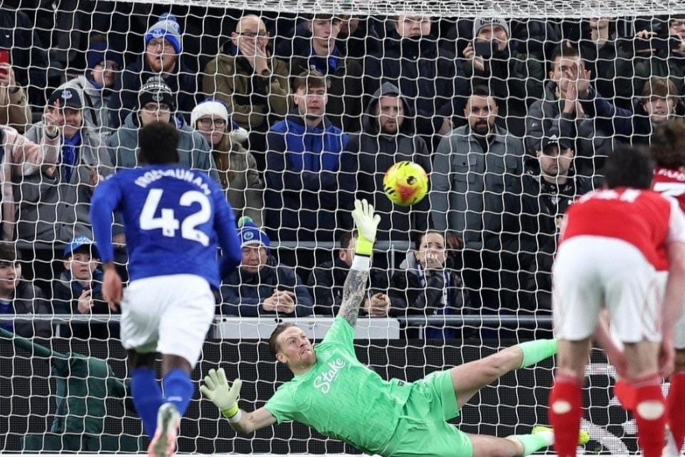 Gol Penalti Gyokeres Bawa Arsenal Tekuk Everton 1-0