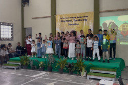 Hari Ibu, Anak Kampung Kali Code Tampil Percaya Diri Berbahasa Inggris