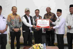 Wali Kota Yogyakarta dan BAZNAS Antar Bantuan ke Sumatera