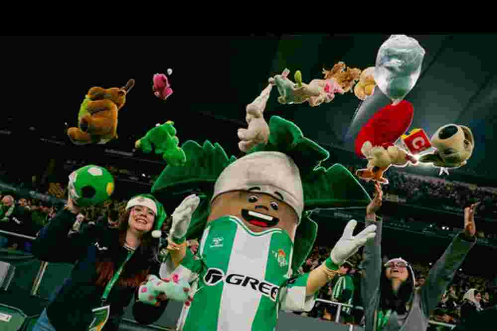 Real Betis Pecahkan Rekor Hujan Boneka, Tradisi Natal Penuh Makna