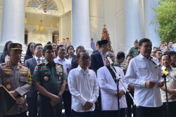 Malam Natal 2025, Menkopolkam Ajak Umat Doakan Korban Bencana