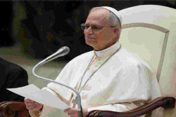 Pesan Natal Paus Leo Soroti Nasib Kaum Miskin dan Imigran