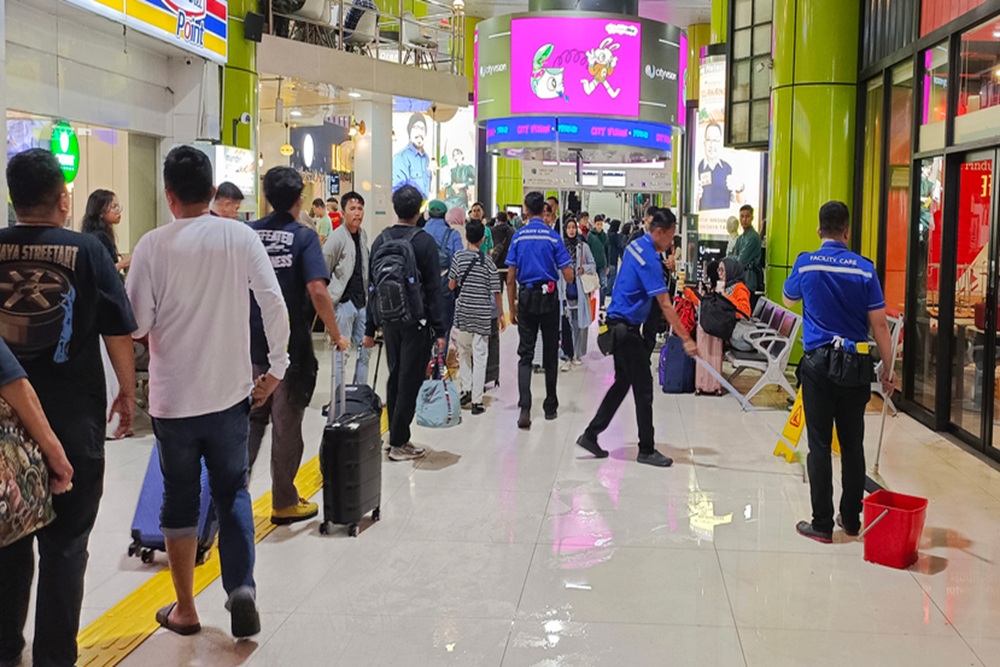 Heboh Stasiun Gambir Jakarta Pusat Bocor Saat Hujan Deras