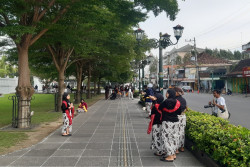 Libur Nataru, Jasa Foto Busana Jawa di Malioboro Diserbu Wisatawan