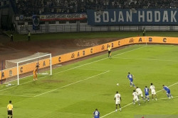 Persib Bandung Puncaki Klasemen Seusai Kalahkan PSM 1-0