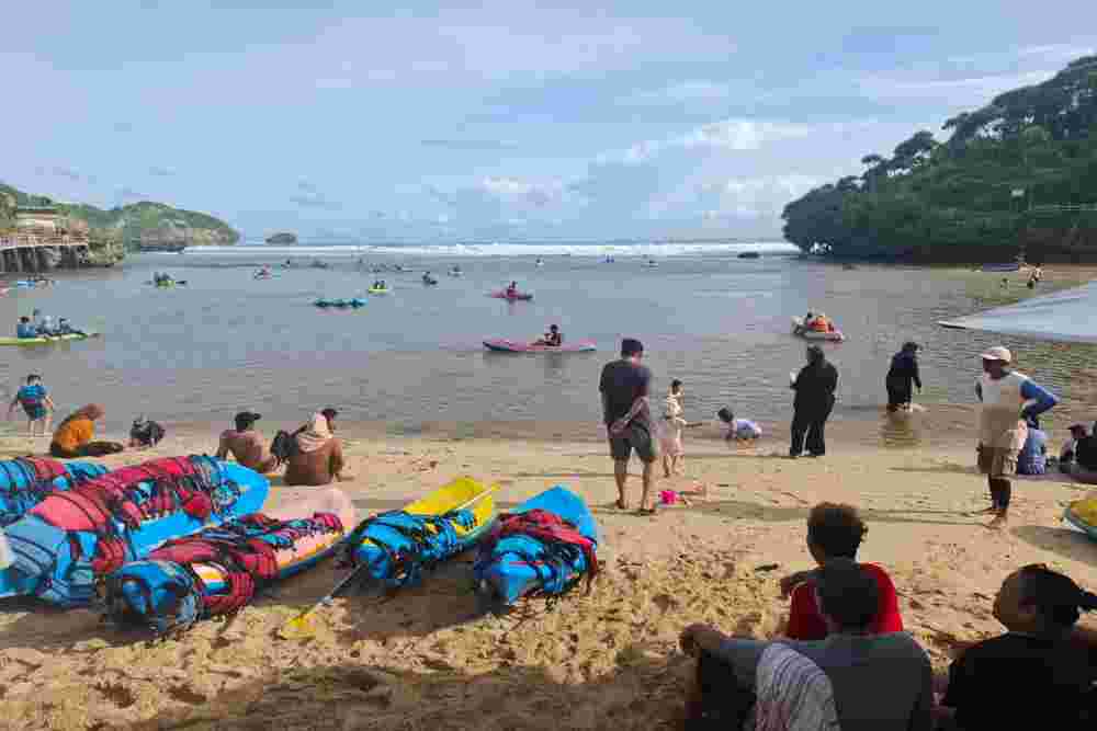 Wisatawan Keluhkan Tarif Sewa Gazebo Pantai Drini Rp50.000 Per 2 Jam