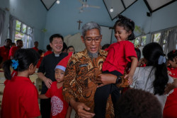 Natal 2025, Sekda Jateng Kunjungi Panti Asuhan di Semarang