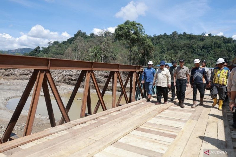 Prabowo Tinjau Jembatan Bailey Sungai Garoga Tapsel