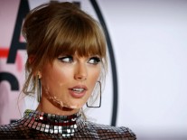 Taylor Swift Beri Bonus Natal Rp10 Juta ke Staf Stadion