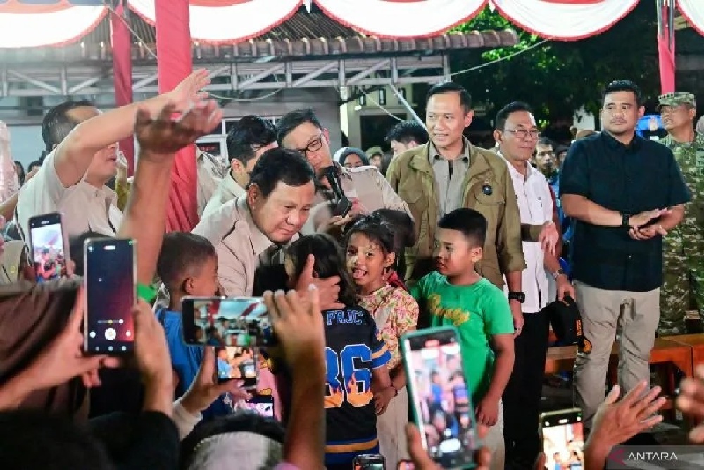 Tanpa Kembang Api, Prabowo Rayakan Tahun Baru Bersama Pengungsi