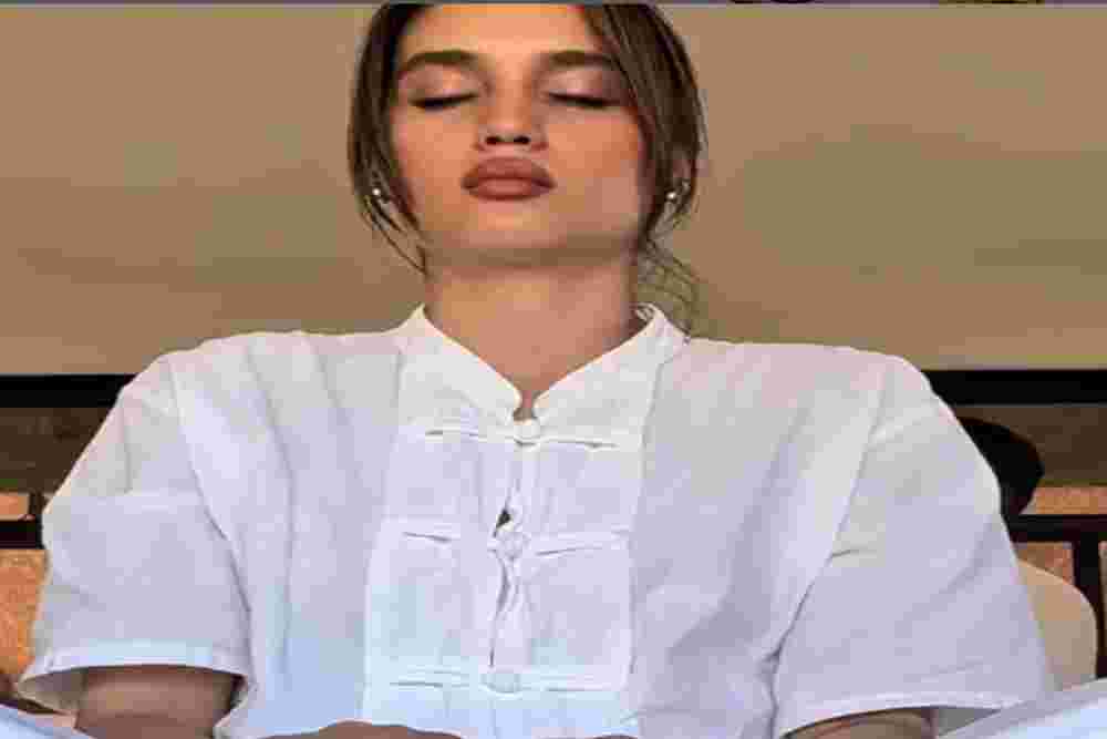 Tutup 2025, Cinta Laura Jalani Meditasi Sunyi di Thailand