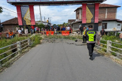 Akses Klaten-Gunungkidul Lumpuh Akibat Jembatan Gempol Ambles