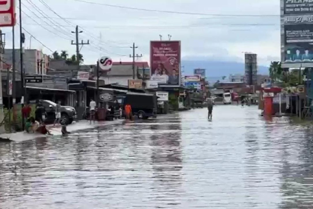 Jalan Lintas Barat Sumatera di Bengkulu Ditutup Akibat Banjir