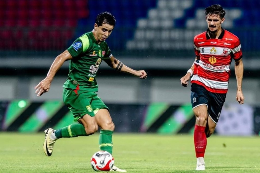 Persebaya Taklukkan Madura United 1-0 di Pamekasan