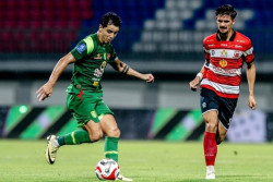 Persebaya Taklukkan Madura United 1-0 di Pamekasan