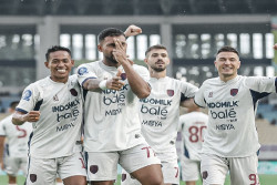 Babak I, Persita Unggul Telak 3-0 atas Persis Solo di Manahan