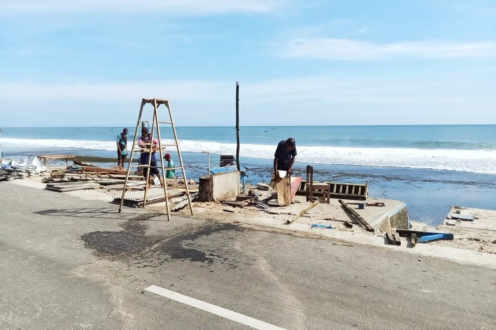 Relokasi Pedagang Pantai Sepanjang Tanpa Perpanjangan Waktu
