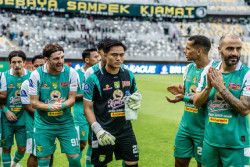 Persebaya Kalahkan Malut United 2-1 di Debut Tavares