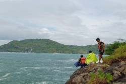 Hujan Deras Ganggu Pencarian Dua Pemancing di Wediombo Gunungkidul