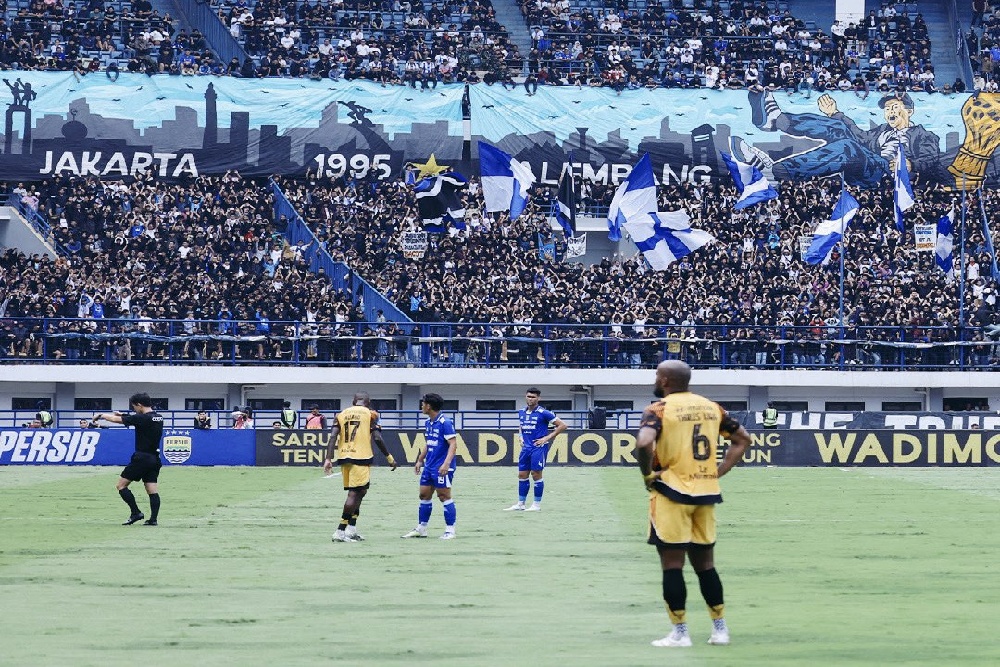 Persib Bekap 10 Pemain Persija dengan Skor 1-0