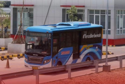 Pria Tabrakkan Diri ke Feeder Trans Semarang, Ini Kronologinya