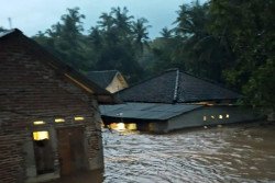 Banjir dan Angin Kencang Terjang Empat Kabupaten di NTB, Satu Tewas