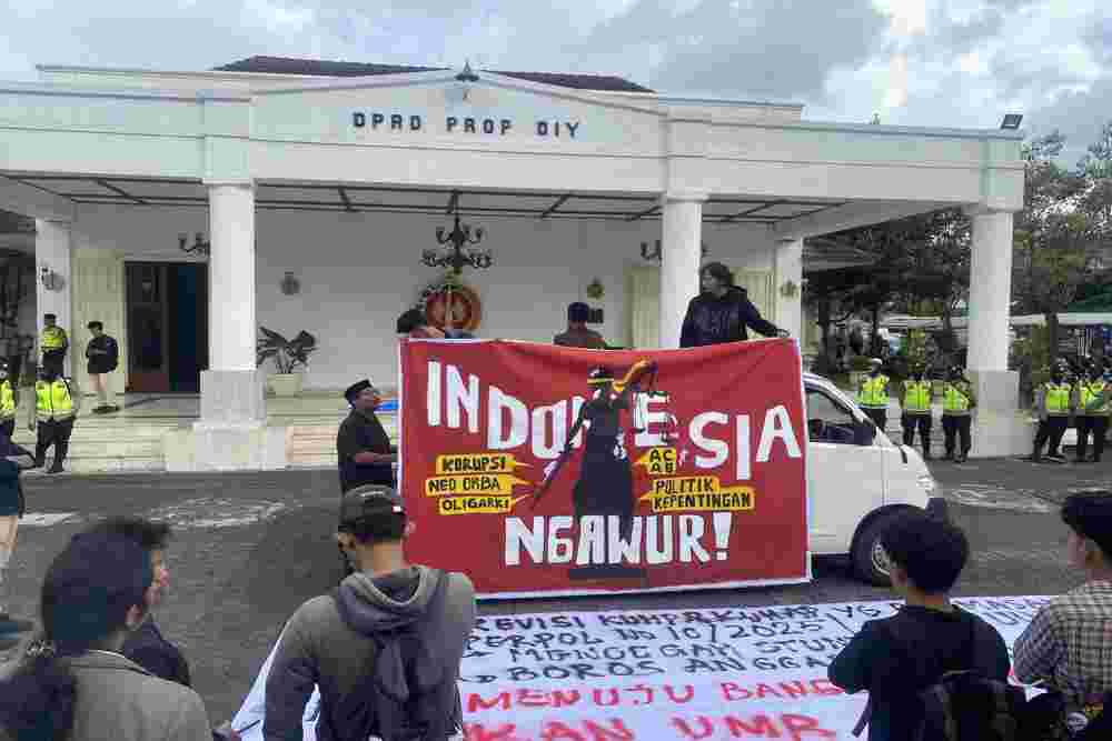 Mahasiswa BEM Nusantara DIY Geruduk DPRD, Tolak Pilkada Lewat DPRD