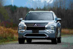 Outlander PHEV 2026 Meluncur, Jarak Tempuh Listrik Naik 18 Persen