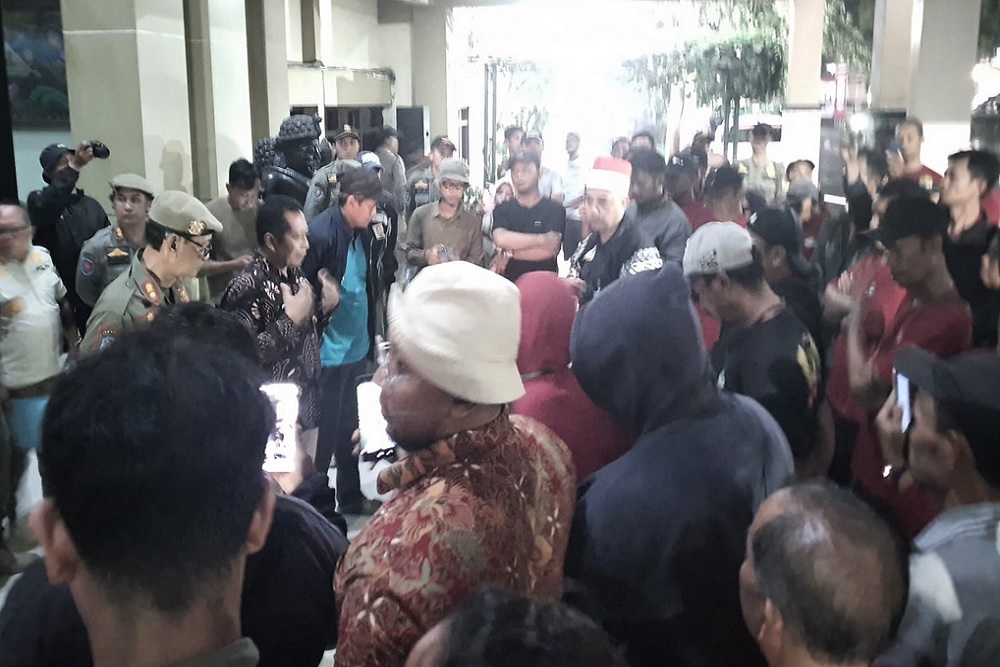 Pemkab Gunungkidul Tertibkan PKL Alun-Alun Wonosari, Pedagang Menolak