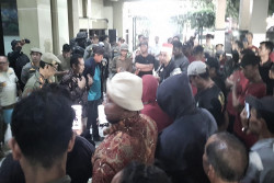 Pemkab Gunungkidul Tertibkan PKL Alun-Alun Wonosari, Pedagang Menolak