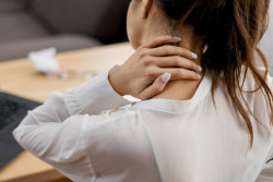 Sering Membunyikan Leher, Waspadai Dampaknya bagi Arteri dan Otak