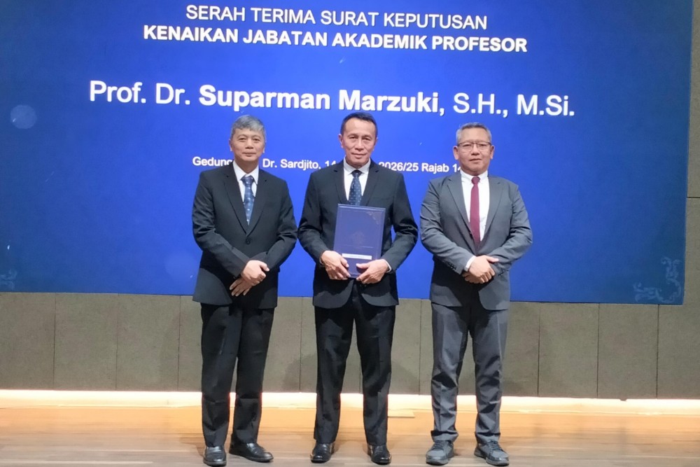 Mantan Ketua KY Suparman Marzuki Raih Profesor HAM UII