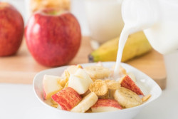 Buah dan Susu dalam Satu Sajian, Ini Fakta Keamanannya