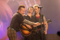 Green Day Antusias Buka Super Bowl LX