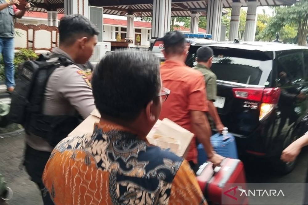 Geledah Pendopo Pati, KPK Angkut Koper dan Dokumen Sudewo