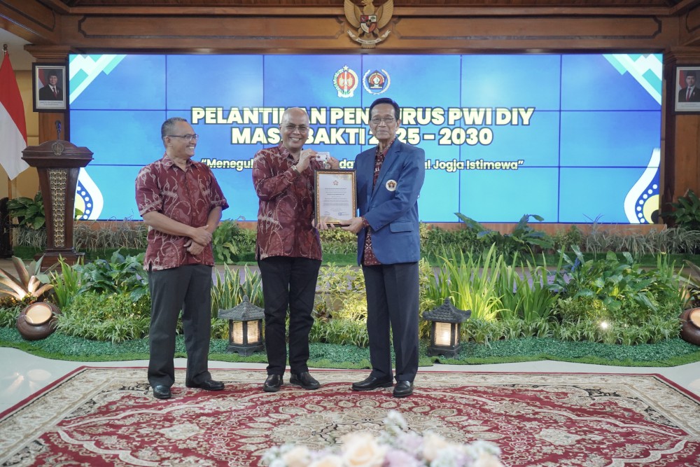 Sultan HB X Terima Anugerah sebagai Anggota Kehormatan PWI