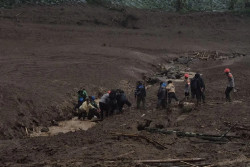 Tujuh Tewas dalam Longsor Disertai Banjir Bandang di Cisarua Bandung