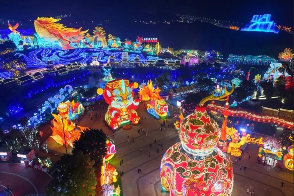 Festival Lampion Dinosaurus Zigong Tarik Wisatawan ke Sichuan