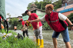PDIP Gelar Reresik Sungai Code, Ajak Masyarakat Stop Buang Sampah