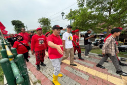 Ganjar Pranowo Apresiasi Reresik Kali Code Bersama PDIP Kota Jogja