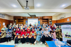 UMY dan UMS Perkuat UMKM Ibu Muda lewat Pelatihan Digital di Ngampilan