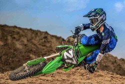 Kawasaki Hadirkan Trio KX 2026, Suspensi Lebih Besar dan Kendali Lebih