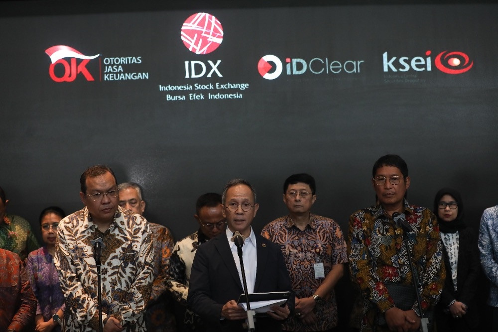 Gonjang-ganjing Pasar Saham, Sejumlah Petinggi OJK Mundur