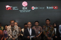 Gonjang-ganjing Pasar Saham, Sejumlah Petinggi OJK Mundur